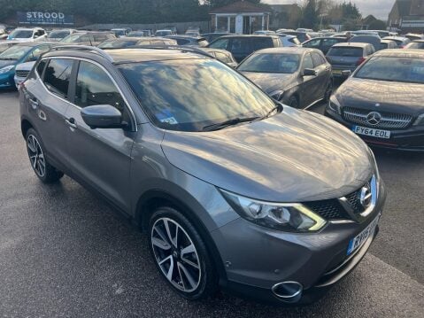 Nissan Qashqai 1.2 DIG-T Tekna 2WD Euro 5 (s/s) 5dr 8