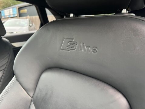 Audi Q3 2.0 TDI S line S Tronic quattro Euro 5 (s/s) 5dr 30