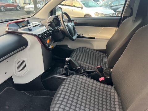 Toyota Iq 1.0 VVT-i 2 Euro 5 3dr 21