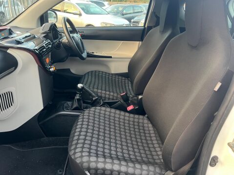 Toyota Iq 1.0 VVT-i 2 Euro 5 3dr 22