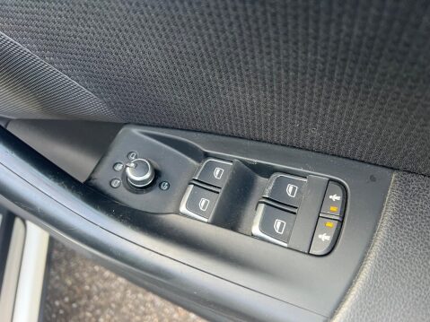 Audi Q3 2.0 TDI S line S Tronic quattro Euro 5 (s/s) 5dr 28