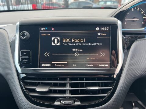 Peugeot 2008 1.2 PureTech Allure Euro 6 5dr 29