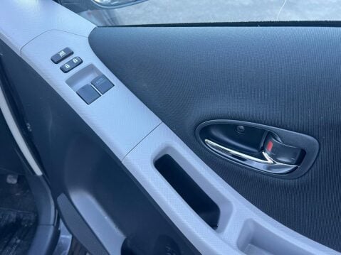 Toyota Yaris 1.33 Dual VVT-i T Spirit MultiMode Euro 5 (s/s) 5dr 30