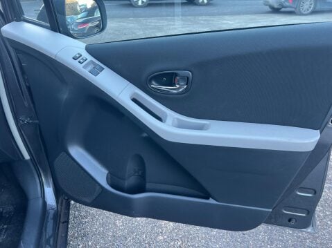 Toyota Yaris 1.33 Dual VVT-i T Spirit MultiMode Euro 5 (s/s) 5dr 29