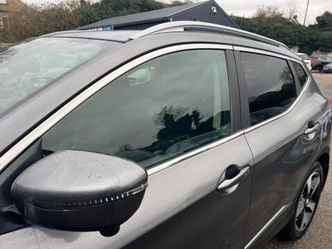 Nissan Qashqai 1.2 DIG-T N-Connecta XTRON 2WD Euro 6 (s/s) 5dr 15