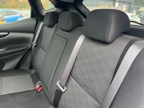 Nissan Qashqai 1.2 DIG-T N-Connecta XTRON 2WD Euro 6 (s/s) 5dr 29