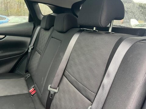 Nissan Qashqai 1.2 DIG-T N-Connecta 2WD Euro 6 (s/s) 5dr 28