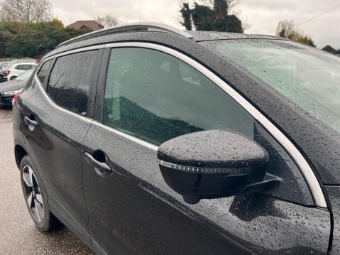 Nissan Qashqai 1.2 DIG-T N-Connecta 2WD Euro 6 (s/s) 5dr 14