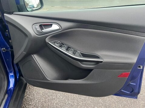 Ford Focus 1.0T EcoBoost Titanium Euro 6 (s/s) 5dr 29