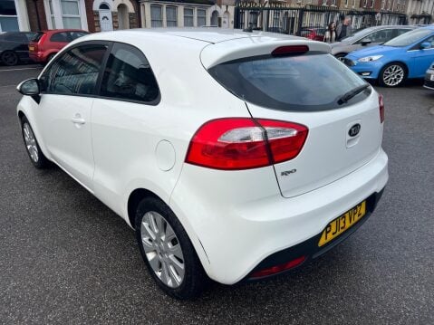 Kia Rio 1.25 2 Euro 5 3dr 4