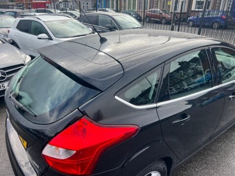 Ford Focus 1.0T EcoBoost Zetec Euro 5 (s/s) 5dr 17