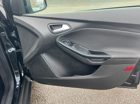 Ford Focus 1.0T EcoBoost Zetec Euro 5 (s/s) 5dr 31