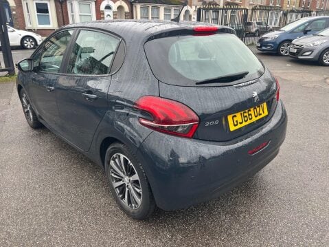 Peugeot 208 1.2 PureTech Active Design Menthol Euro 6 5dr 4