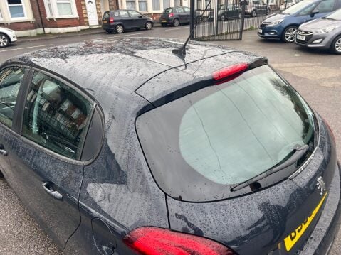Peugeot 208 1.2 PureTech Active Design Menthol Euro 6 5dr 17