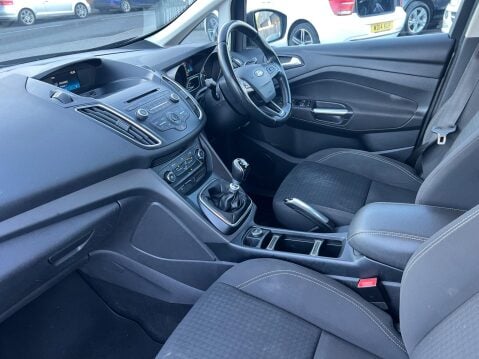 Ford Grand C-Max 1.0T EcoBoost Zetec Euro 6 (s/s) 5dr (Nav) 23