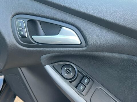 Ford Focus 1.0T EcoBoost Zetec Euro 6 (s/s) 5dr 29