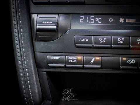 Porsche 911 3.8 911 Carrera 4 GTS Semi-Auto 4WD 2dr 39