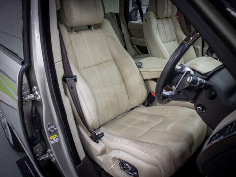 Land Rover Range Rover 3.0 Range Rover Autobiography TDV6 Auto 4WD 5dr 19