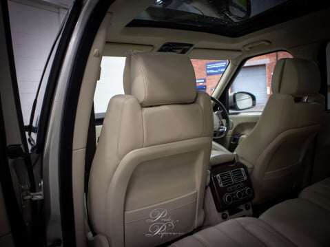 Land Rover Range Rover 3.0 Range Rover Autobiography TDV6 Auto 4WD 5dr 25