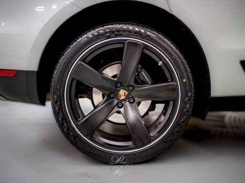 Porsche Macan 2.0 Macan Semi-Auto 4WD 5dr 11