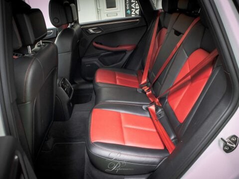 Porsche Macan 2.0 Macan Semi-Auto 4WD 5dr 19