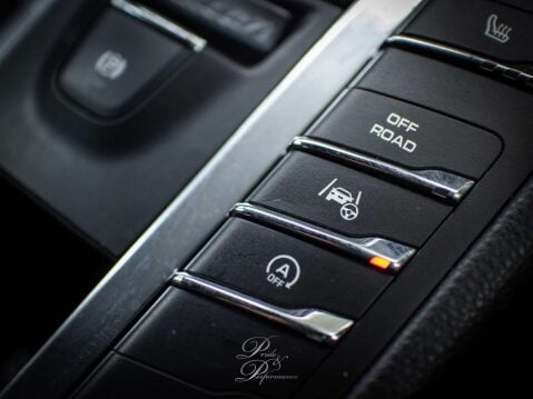 Porsche Macan 2.0 Macan Semi-Auto 4WD 5dr 38