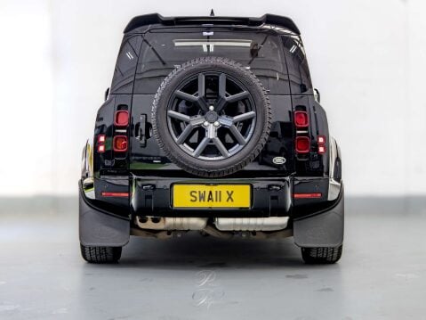 Land Rover Defender 3.0 Defender X-Dynamic HSE D MHEV Auto 4WD 5dr 8