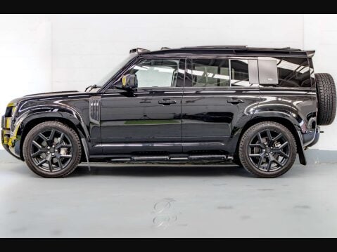 Land Rover Defender 3.0 Defender X-Dynamic HSE D MHEV Auto 4WD 5dr 10