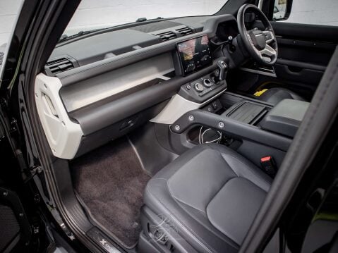 Land Rover Defender 3.0 Defender X-Dynamic HSE D MHEV Auto 4WD 5dr 25