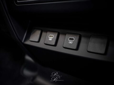 Land Rover Defender 3.0 Defender X-Dynamic HSE D MHEV Auto 4WD 5dr 31