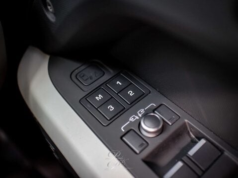 Land Rover Defender 3.0 Defender X-Dynamic HSE D MHEV Auto 4WD 5dr 34