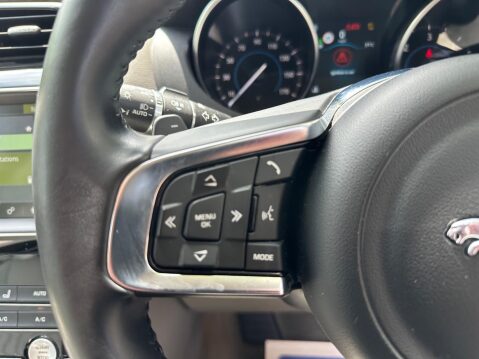Jaguar F-Pace 2.0 D180 Portfolio Auto AWD Euro 6 (s/s) 5dr 70