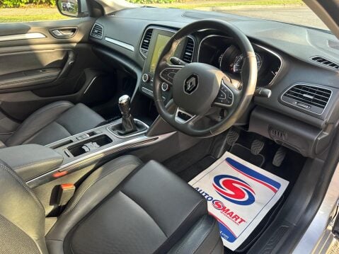Renault Megane 1.2 TCe Signature Nav Euro 6 (s/s) 5dr 19