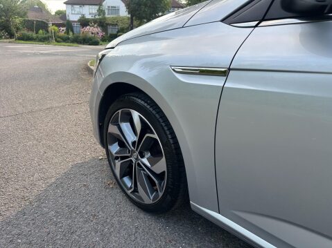 Renault Megane 1.2 TCe Signature Nav Euro 6 (s/s) 5dr 48