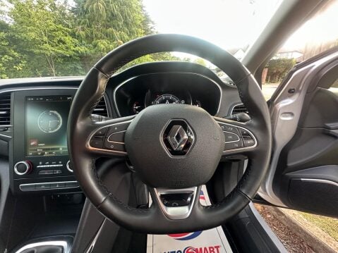 Renault Megane 1.2 TCe Signature Nav Euro 6 (s/s) 5dr 12