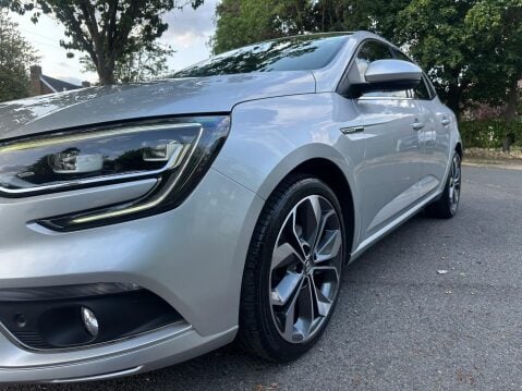 Renault Megane 1.2 TCe Signature Nav Euro 6 (s/s) 5dr 44