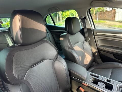 Renault Megane 1.2 TCe Signature Nav Euro 6 (s/s) 5dr 84