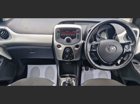 Toyota Aygo 1.0 VVT-i x-play Euro 6 5dr 9