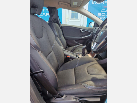 Volvo V40 1.6 D2 SE Euro 5 (s/s) 5dr 23