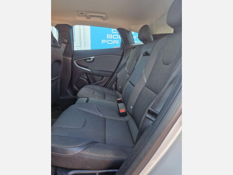 Volvo V40 1.6 D2 SE Euro 5 (s/s) 5dr 30