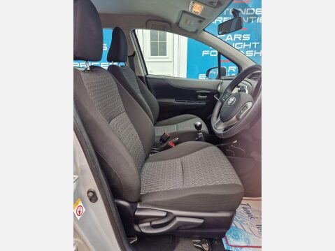Toyota Yaris 1.33 Dual VVT-i TR Euro 5 5dr 21