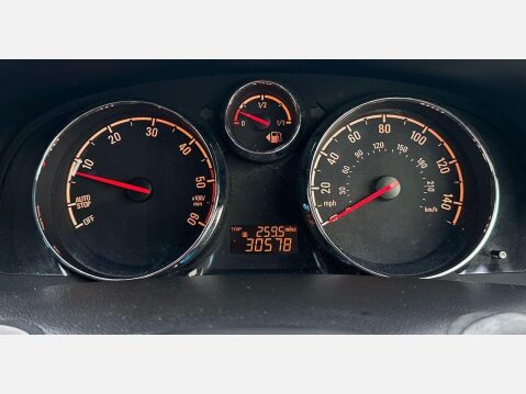 Vauxhall Antara 2.2 CDTi Diamond SUV 5dr Diesel Manual 2WD Euro 5 (s/s) (163 ps) 6