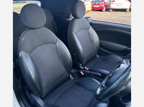 Mini Convertible 1.6 Cooper D Convertible 2dr Diesel Manual Euro 5 (s/s) (112 ps) 9