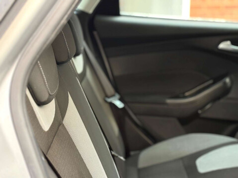 Ford Focus 1.0T EcoBoost Zetec Euro 5 (s/s) 5dr 43