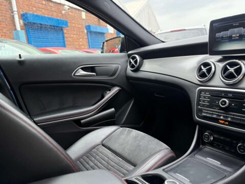 Mercedes-Benz GLA 2.1 GLA200d AMG Line 7G-DCT Euro 6 (s/s) 5dr 31