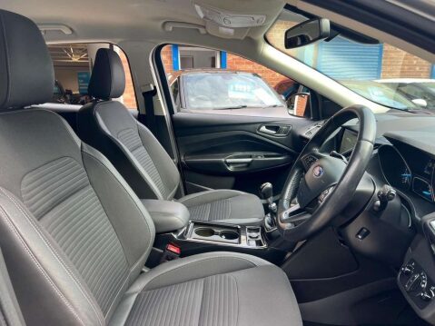 Ford Kuga 1.5T EcoBoost Titanium 2WD Euro 6 (s/s) 5dr 44