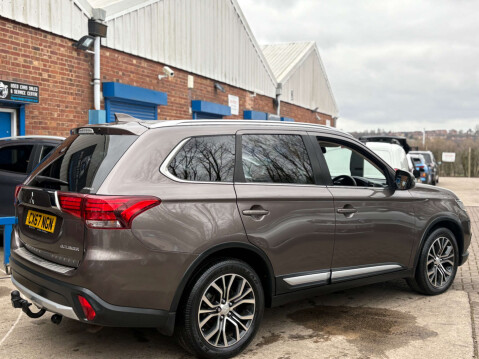 Mitsubishi Outlander 2.3 Outlander DI-D 4 4WD 5dr 33