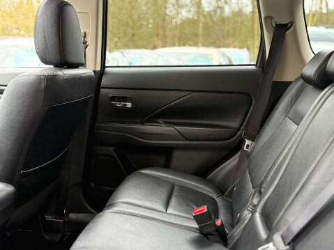 Mitsubishi Outlander 2.3 Outlander DI-D 4 4WD 5dr 43