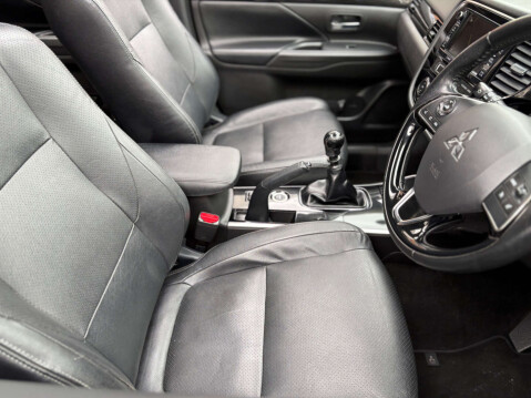 Mitsubishi Outlander 2.3 Outlander DI-D 4 4WD 5dr 77