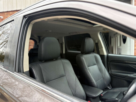 Mitsubishi Outlander 2.3 Outlander DI-D 4 4WD 5dr 5